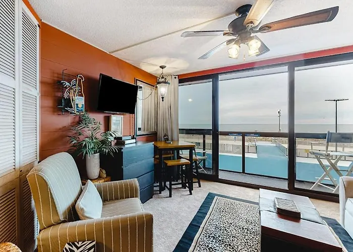 Convenient Right On The With Pools & Washer & Dryer Appartement