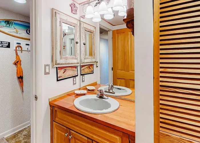 Convenient Right On The With Pools & Washer & Dryer Appartement