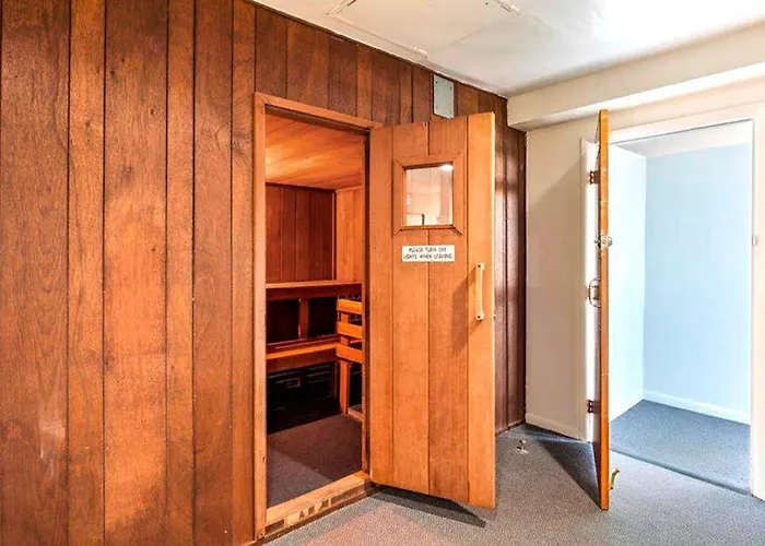 Convenient Right On The With Pools & Washer & Dryer *
